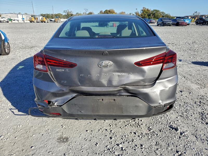 Фото 6 - HYUNDAI ELANTRA