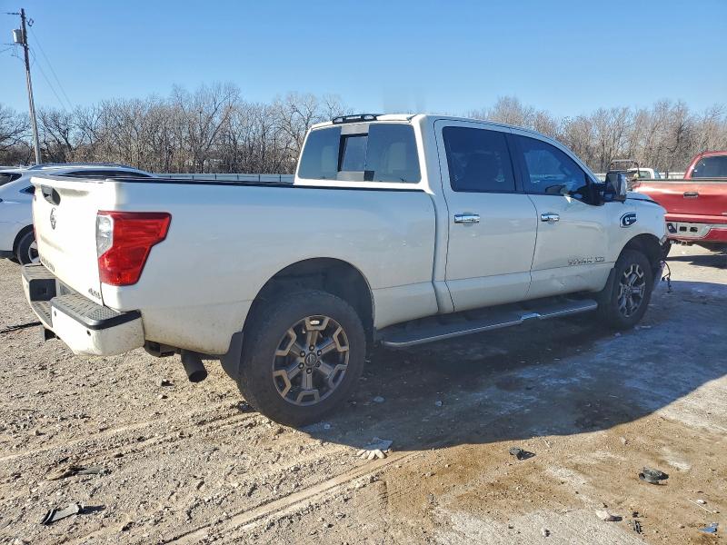 Фото 3 - NISSAN TITAN