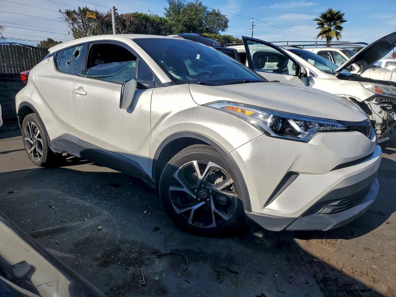 Фото 4 - TOYOTA C-HR