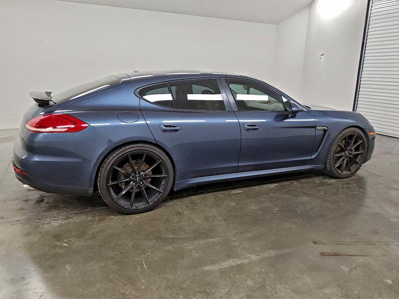 Фото 3 - PORSCHE PANAMERA