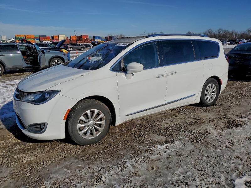 Фото 1 - CHRYSLER PACIFICA