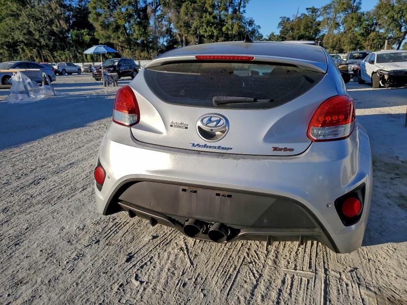 Фото 6 - HYUNDAI VELOSTER