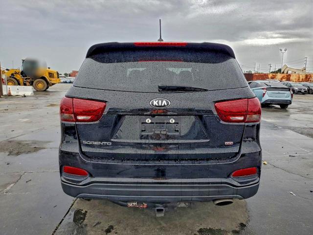 Фото 6 - KIA SORENTO
