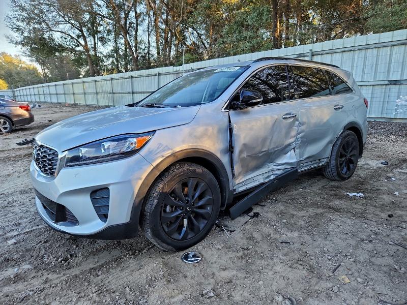 Фото 1 - KIA SORENTO