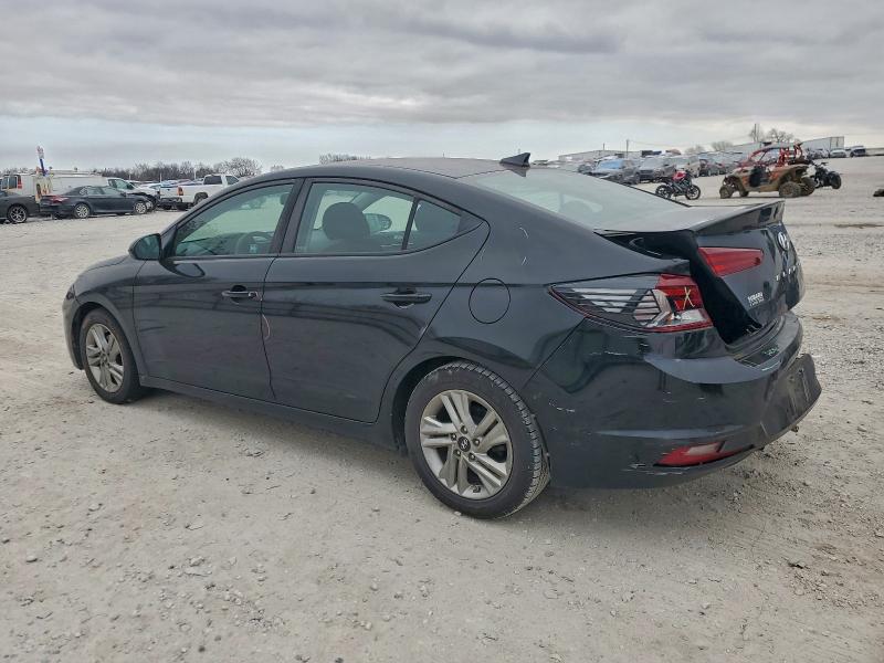 Фото 2 - HYUNDAI ELANTRA