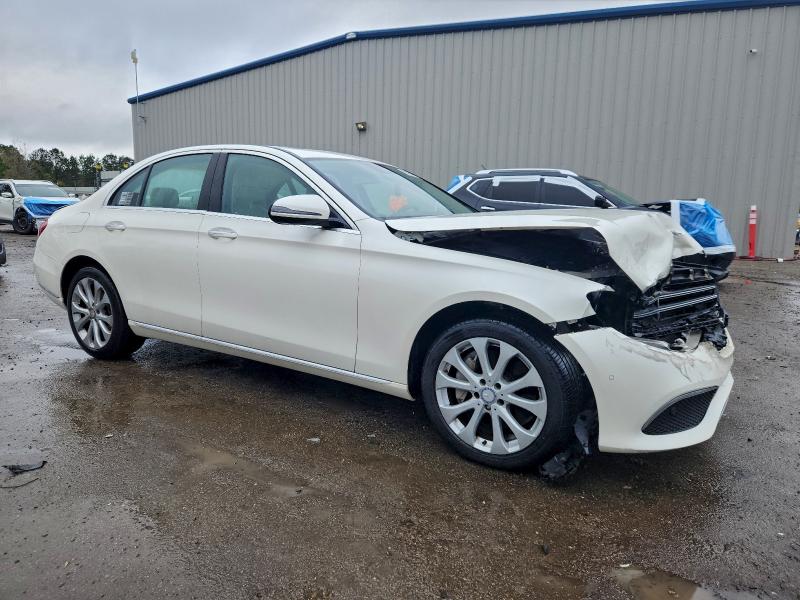 Фото 4 - MERCEDES-BENZ E-CLASS