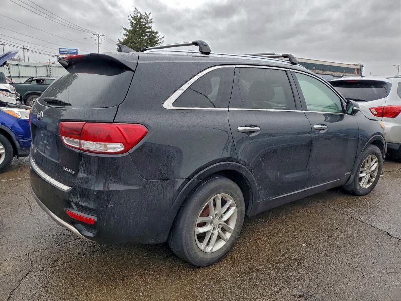 Фото 3 - KIA SORENTO