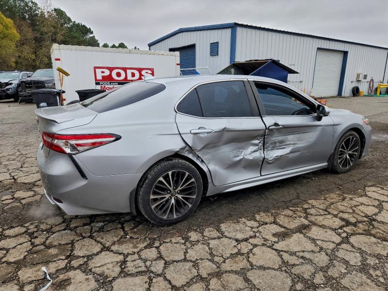 Фото 3 - TOYOTA CAMRY