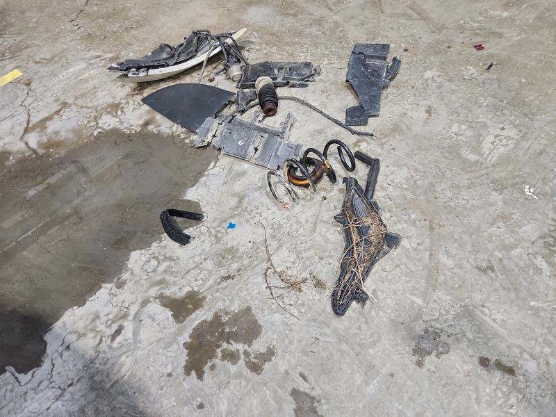 Фото 12 - CHRYSLER 200