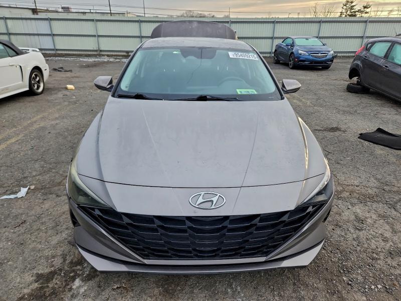 Фото 5 - HYUNDAI ELANTRA