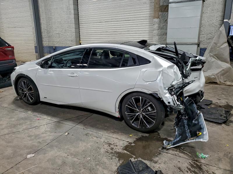 Фото 2 - TOYOTA PRIUS