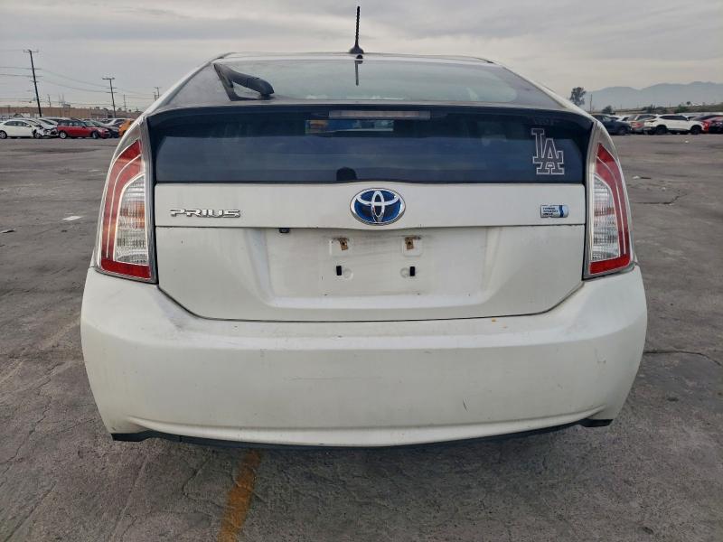 Фото 6 - TOYOTA PRIUS