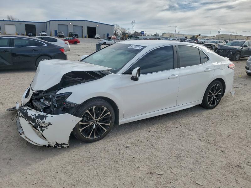 Фото 1 - TOYOTA CAMRY