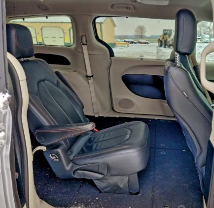 Фото 10 - CHRYSLER PACIFICA