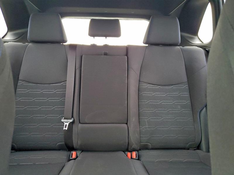 Фото 10 - TOYOTA RAV4