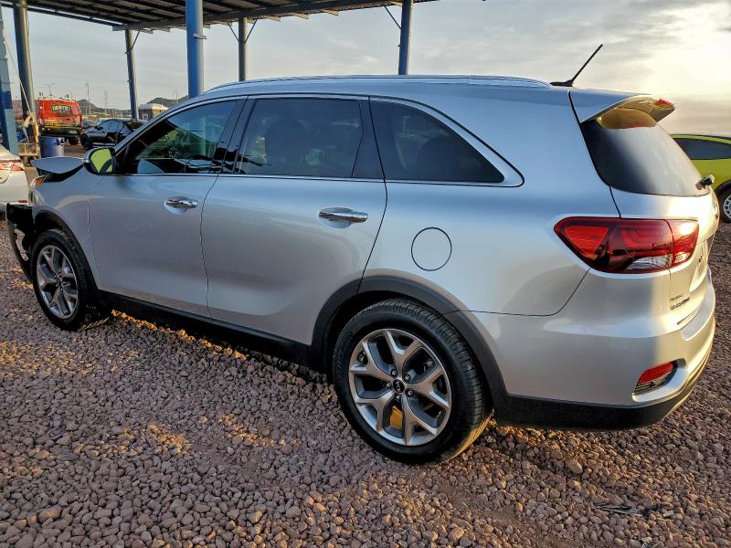 Фото 2 - KIA SORENTO