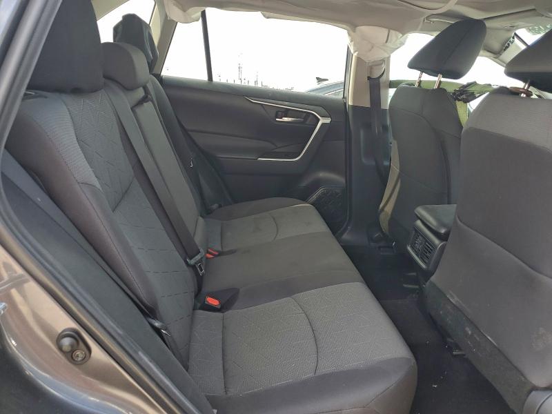 Фото 10 - TOYOTA RAV4