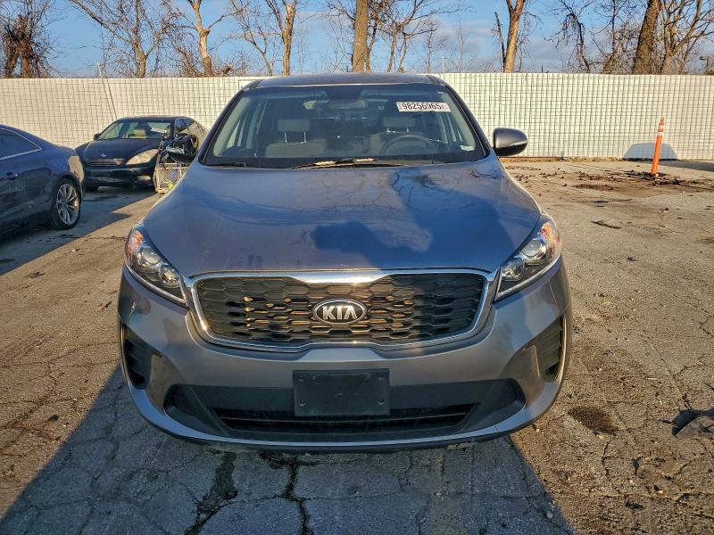 Фото 5 - KIA SORENTO