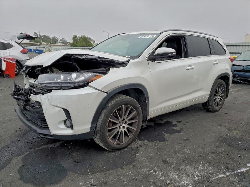 Фото 1 - TOYOTA HIGHLANDER