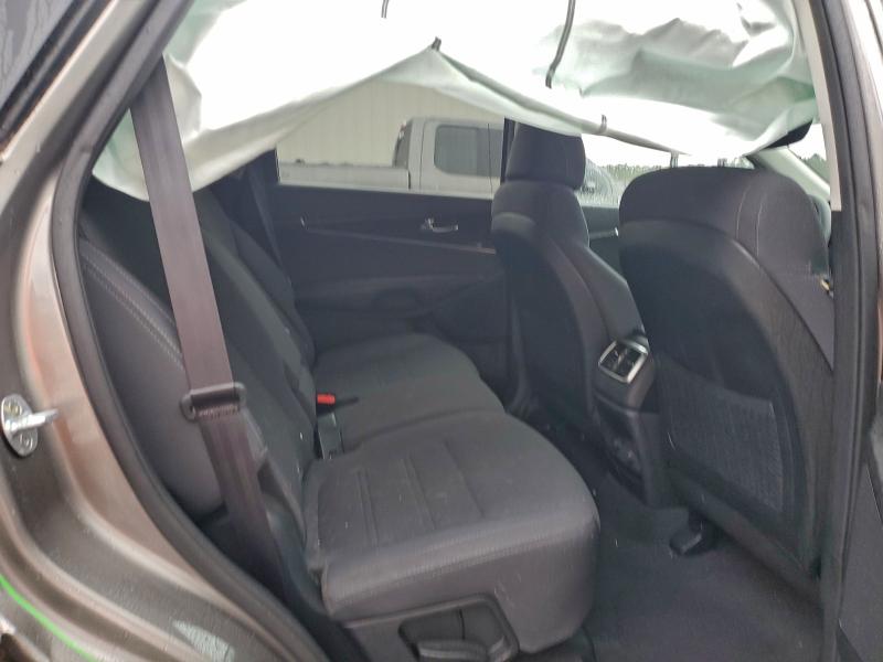 Фото 11 - KIA SORENTO