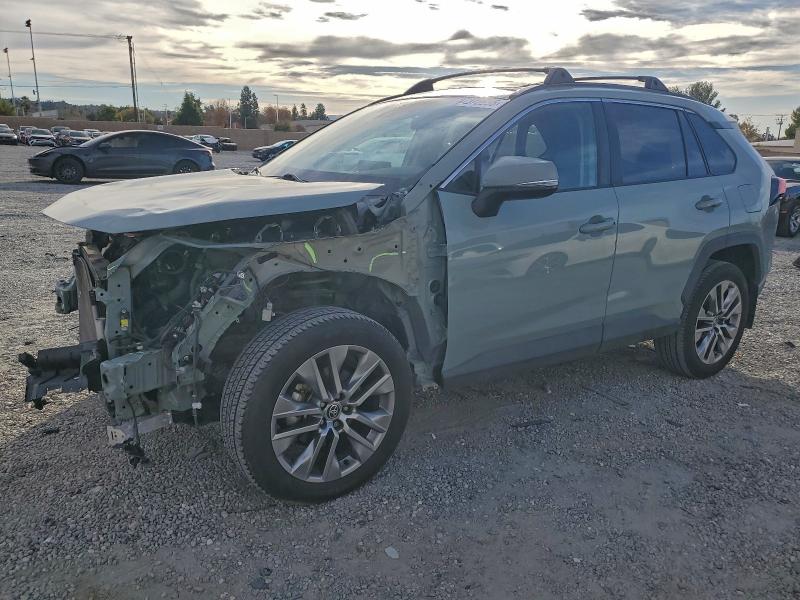 Фото 1 - TOYOTA RAV4