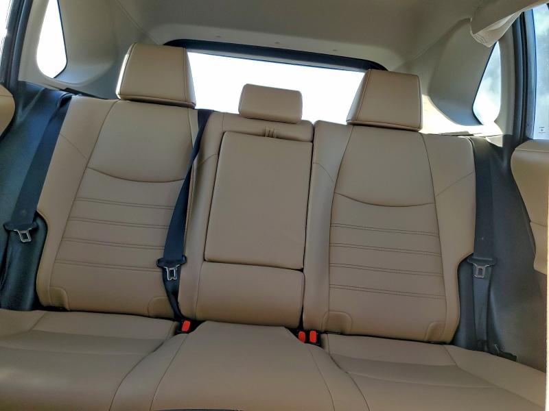 Фото 10 - TOYOTA RAV4