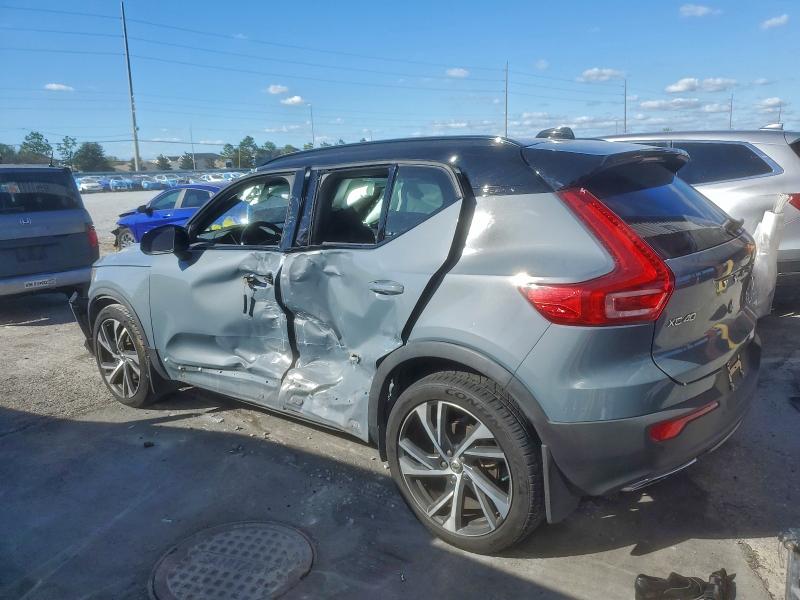 Фото 2 - VOLVO XC40