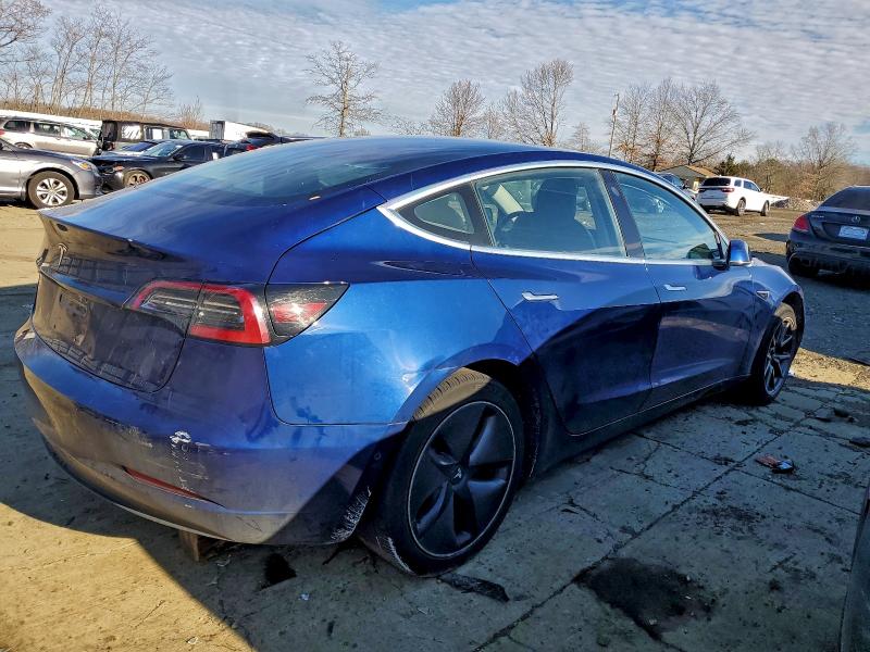 Фото 3 - TESLA MODEL 3