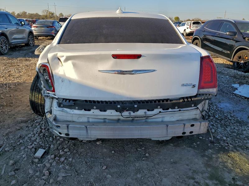 Фото 6 - CHRYSLER 300