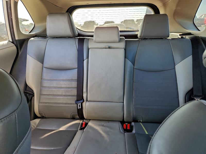 Фото 10 - TOYOTA RAV4