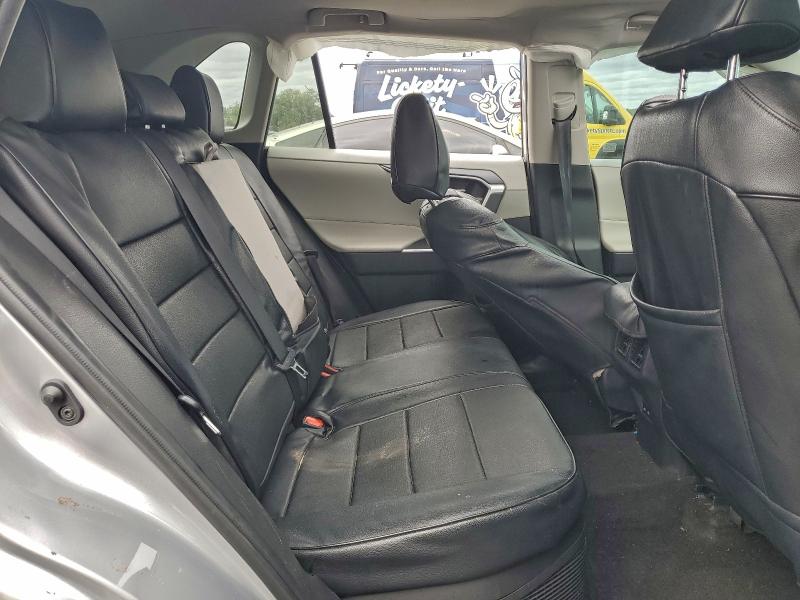 Фото 11 - TOYOTA RAV4