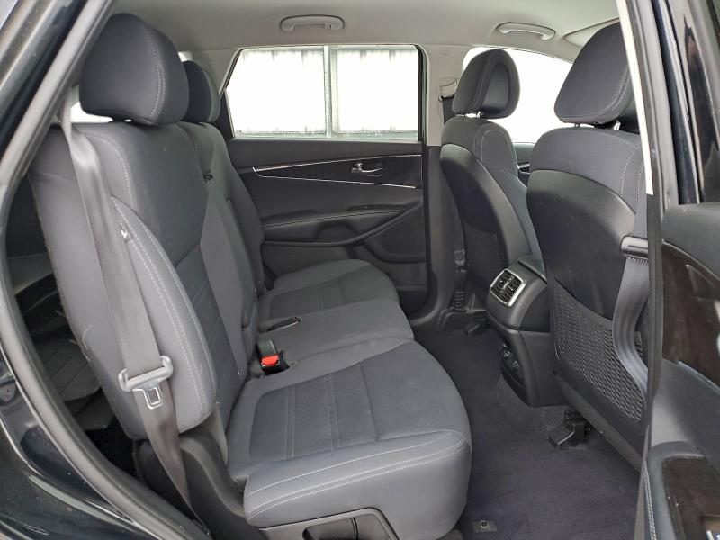 Фото 11 - KIA SORENTO