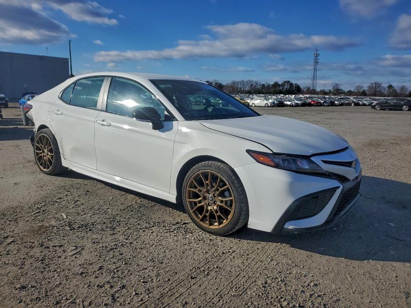 Фото 4 - TOYOTA CAMRY