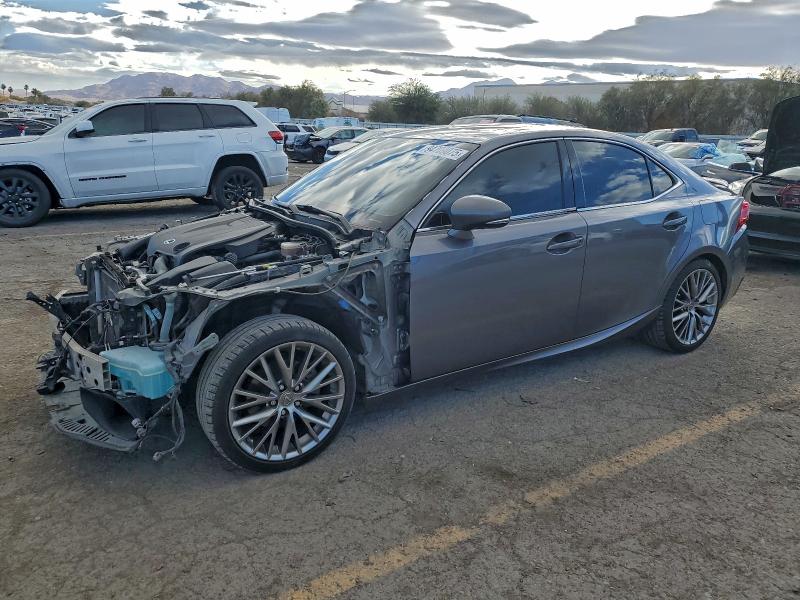 Фото 1 - LEXUS IS