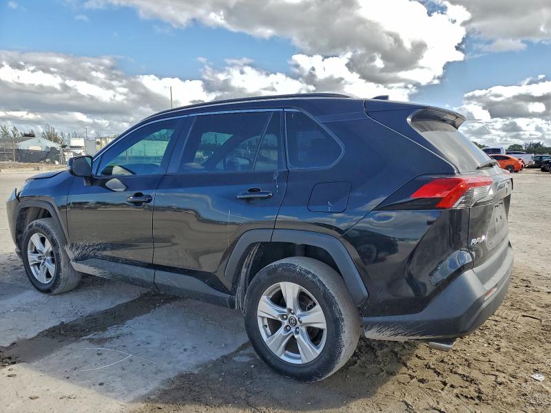 Фото 2 - TOYOTA RAV4