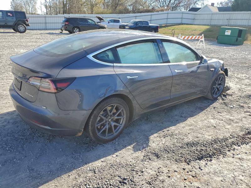 Фото 3 - TESLA MODEL 3