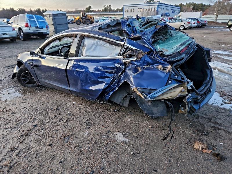 Фото 2 - TESLA MODEL 3