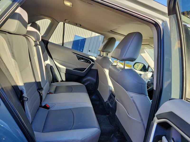 Фото 10 - TOYOTA RAV4