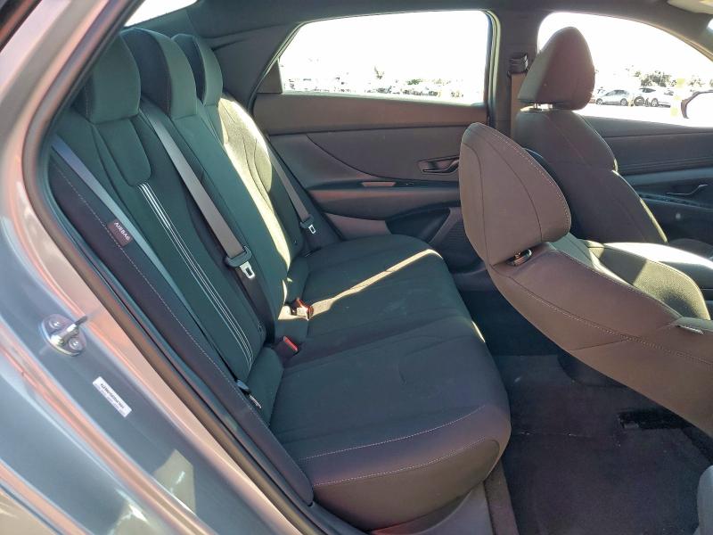 Фото 10 - HYUNDAI ELANTRA