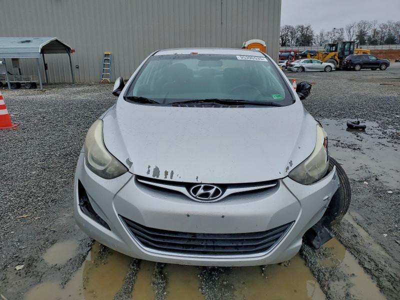 Фото 5 - HYUNDAI ELANTRA