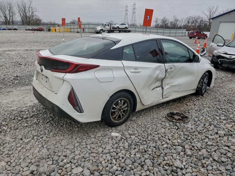 Фото 3 - TOYOTA PRIUS