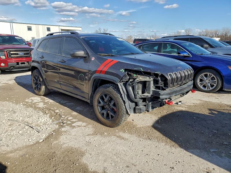 Фото 4 - JEEP CHEROKEE