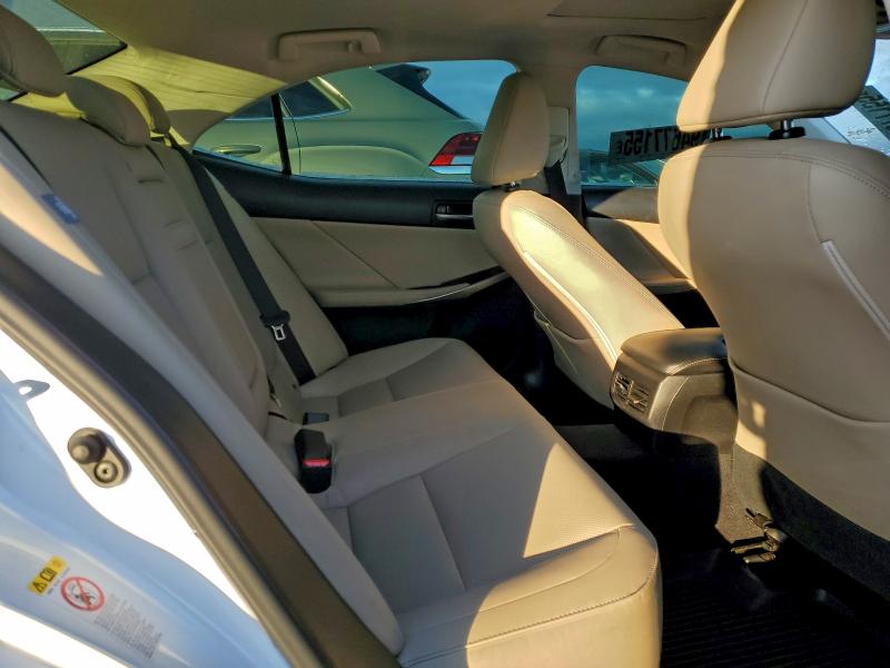 Фото 10 - LEXUS IS