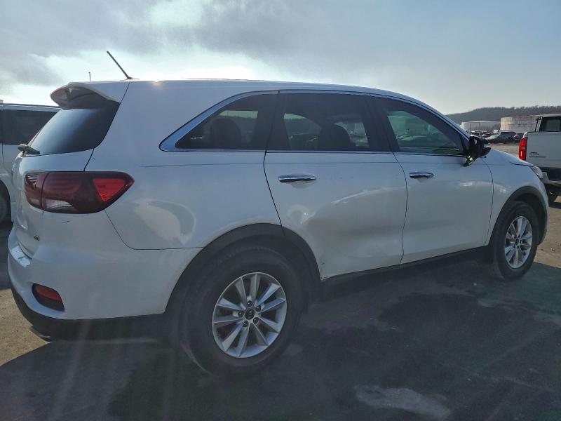 Фото 3 - KIA SORENTO