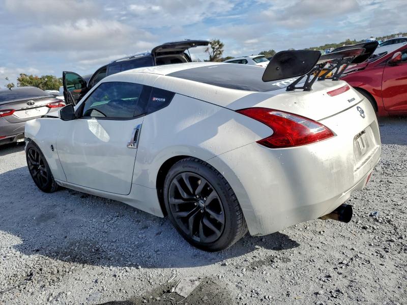 Фото 2 - NISSAN 370Z