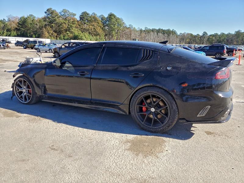 Фото 2 - KIA STINGER