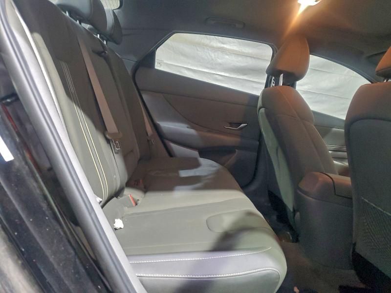 Фото 10 - HYUNDAI ELANTRA