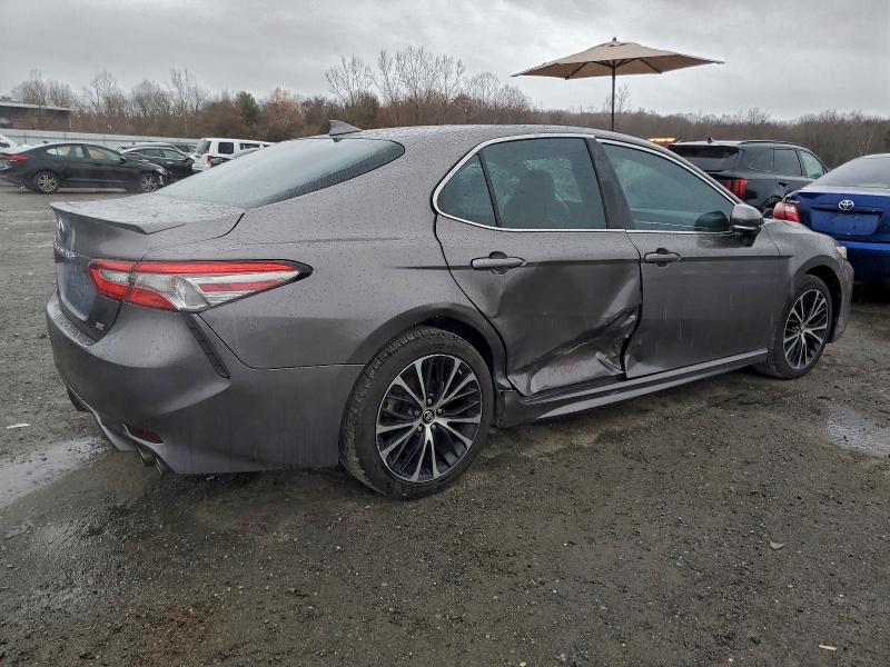 Фото 3 - TOYOTA CAMRY