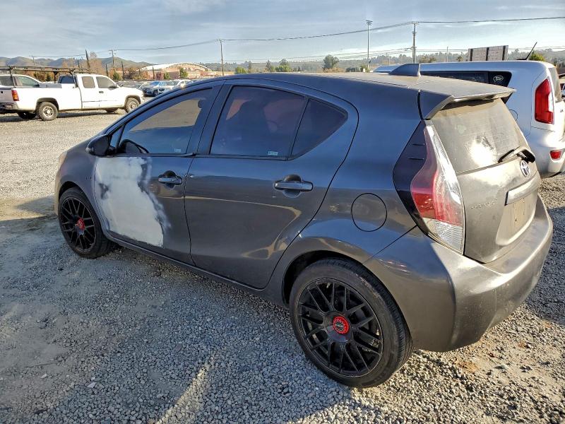 Фото 2 - TOYOTA PRIUS