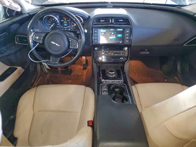 Фото 8 - JAGUAR XE